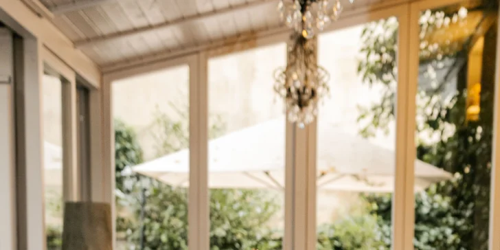 5chodové menu v luxusní zahradní restauraci v centru Prahy pro 1 nebo 2 osoby
