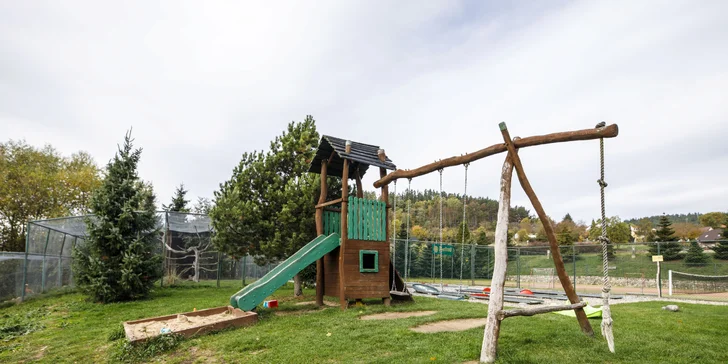 Pobyt ve středních Čechách: možnost stravy, rybaření i minizoo