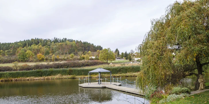 Pobyt ve středních Čechách: možnost stravy, rybaření i minizoo