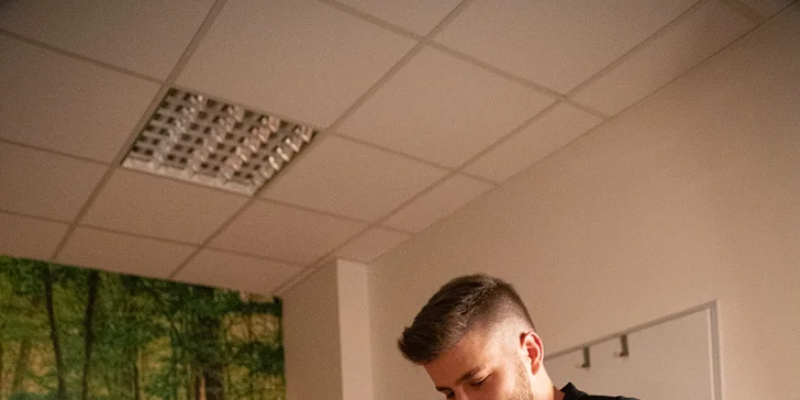 Masáž dle výběru: aromaterapeutická, kosmetická, medová i baňkování nebo lávové kameny