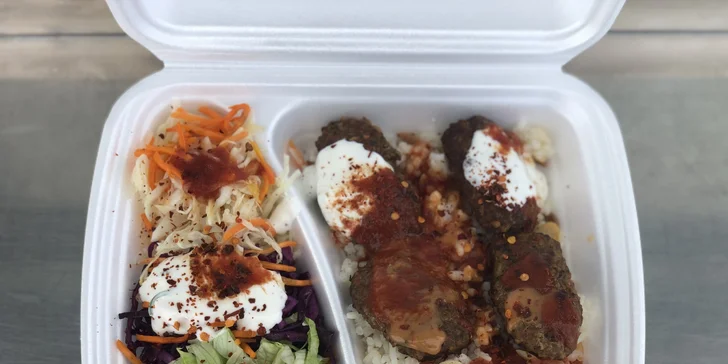 Pravý turecký kebap a köfte i s baklavou či nápojem z rodinného podniku přímo u Divoké Šárky