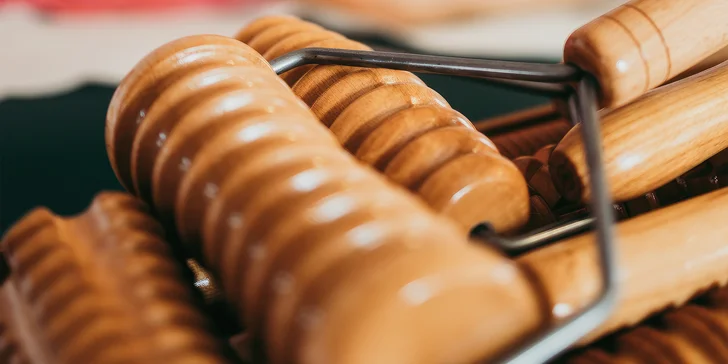 Revoluce v hubnutí, tvarování postavy a odstranění celulitidy: maderoterapie nohou, zadečku, břicha i zad