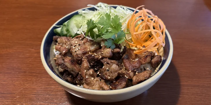 Menu z asijských specialit pro 1 nebo 2 osoby: Dim Sum knedlíčky, Pho, Tom Yum a další