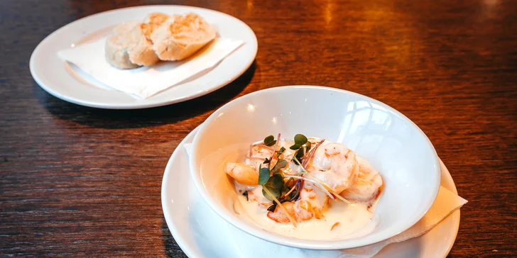Tříchodové menu pro dva: krevety s kokosovým mlékem, hovězí žebro a fondant