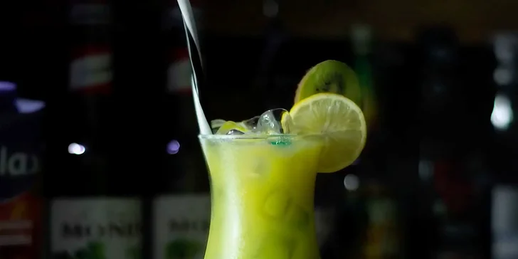 Udělejte si pohodový večer: 2 drinky i s vodní dýmkou dle vlastního výběru
