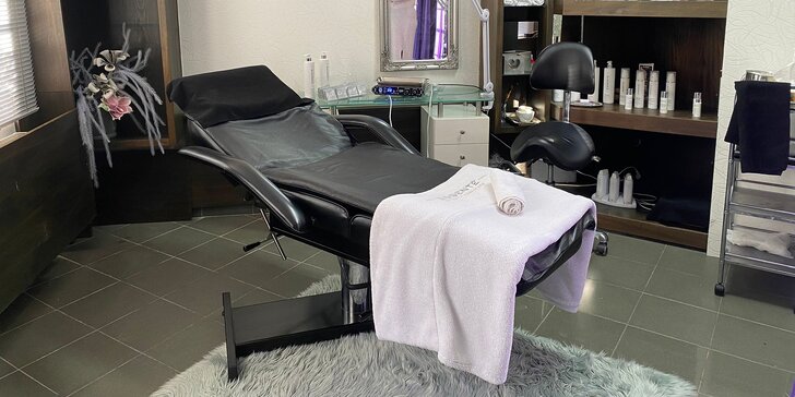 Kosmetické ošetření: luxusní pleťová karité masáž a perleťové ošetření pleti