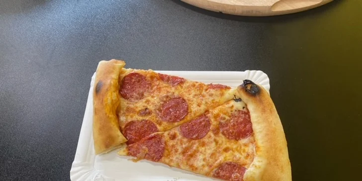 Čtvrtina pizzy o průměru 40 cm dle výběru z denní nabídky v Berouně