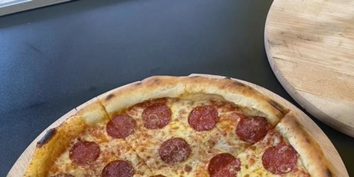 Čtvrtina pizzy o průměru 40 cm dle výběru z denní nabídky v Berouně
