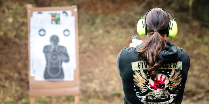 Střelecký balíček do Fortové pevnosti: 2–5 zbraní s až 50 náboji, Beretta i Scorpion či BREN