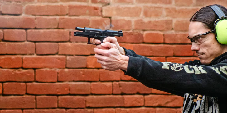 Střelecký balíček do Fortové pevnosti: 2–5 zbraní s až 50 náboji, Beretta i Scorpion či BREN