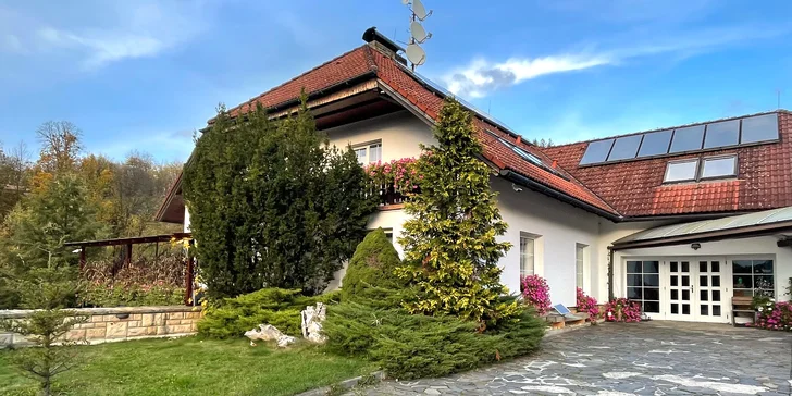 Valašská pohoda: penzion se snídaní, vinným sklípkem, saunou a bazénem se slanou vodou