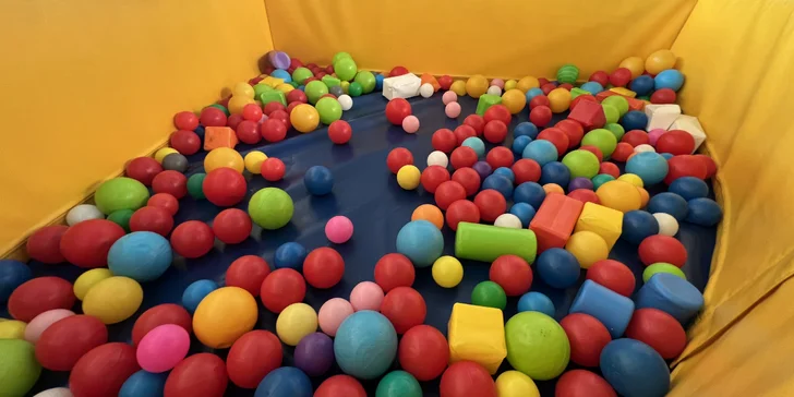 Horká čokoláda podle výběru v kavárně s dětskou herničkou