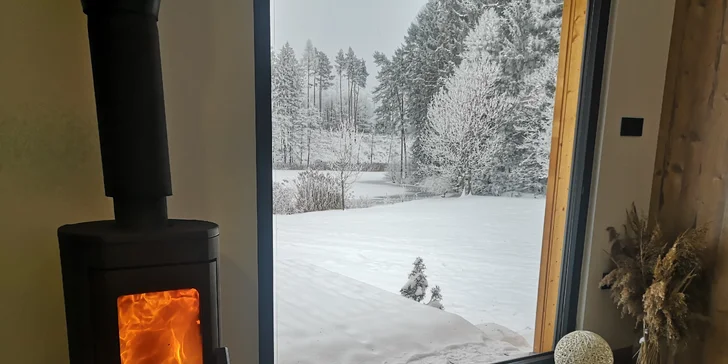 Luxusní chata v kempu na Vysočině: venkovní vířivka a výlety po kraji lesů a rybníků