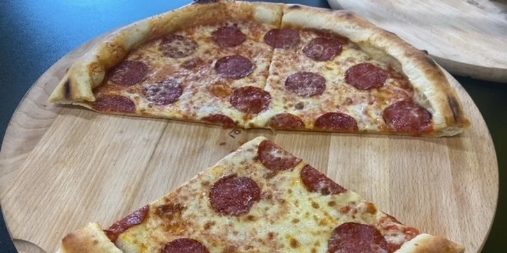 Čtvrtina pizzy o průměru 40 cm dle výběru z denní nabídky v Berouně