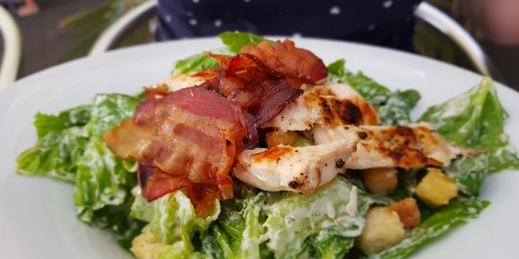 Otevřený voucher v hodnotě 1000 Kč na cokoli z jídelního lístku restaurace U Ševce Matouše