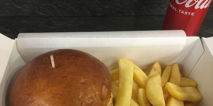 Nabité burger menu s hranolky, coleslawem a nápojem dle výběru pro jednoho i dva