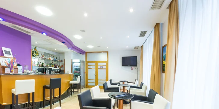 Dubrovník: hotel s bazénem a polopenzí, lokalita hned u pláže