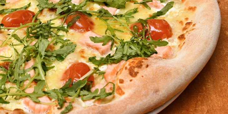Pizza dle výběru v Nuslích pro 1–2 osoby: salami, quattro formaggi i carpaccio