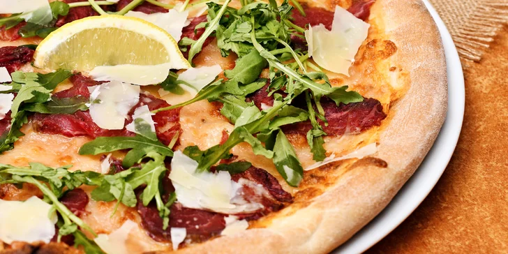 Pizza dle výběru v Nuslích pro 1–2 osoby: salami, quattro formaggi i carpaccio