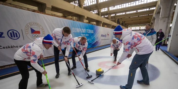 Curling: vstup na turnaj pro veřejnost nebo startovací balíček pro začátečníky