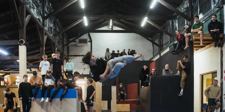Vyzkoušej si, jaké to je být ninjou: vstup do Parkour Parku na 120 minut pro 1 i 2 osoby