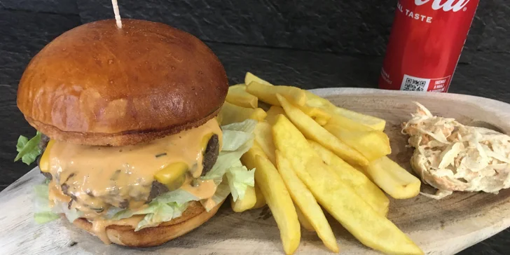 Nabité burger menu s hranolky, coleslawem a nápojem dle výběru pro jednoho i dva