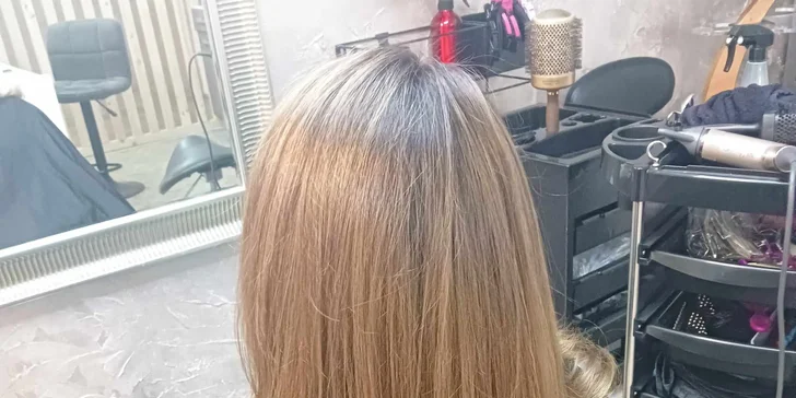 Perfektní střih vč. mytí a foukání i hloubková regenerace vlasů pro ženy