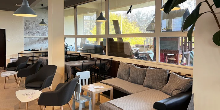 Horká čokoláda podle výběru v kavárně s dětskou herničkou