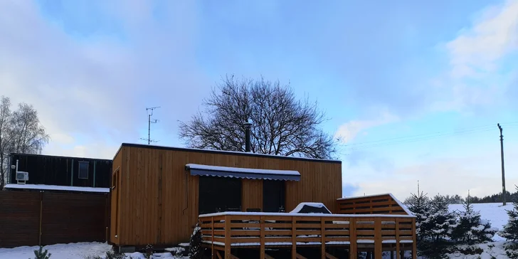 Luxusní chata v kempu na Vysočině: venkovní vířivka a výlety po kraji lesů a rybníků