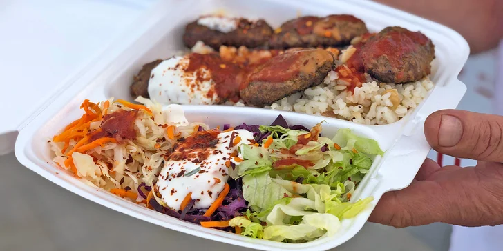 Pravý turecký kebap a köfte i s baklavou či nápojem z rodinného podniku přímo u Divoké Šárky