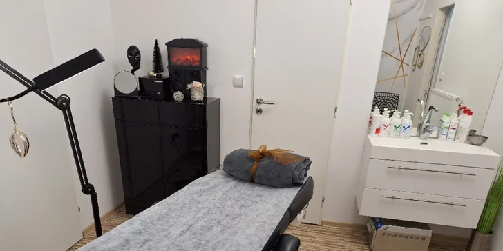 Kosmetická péče: omlazující ošetření krku a dekoltu i balíček s lymfodrenáží a kolagenovým zábalem