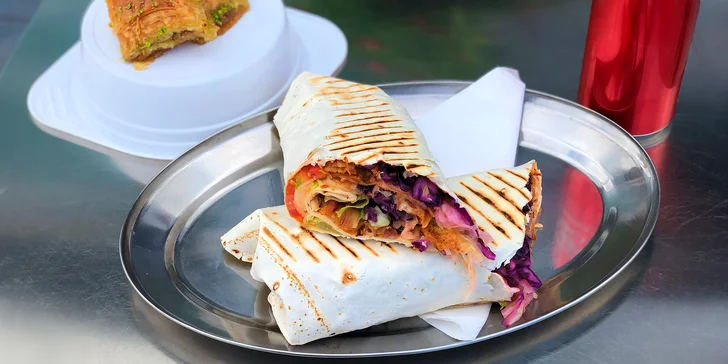 Pravý turecký kebap a köfte i s baklavou či nápojem z rodinného podniku přímo u Divoké Šárky