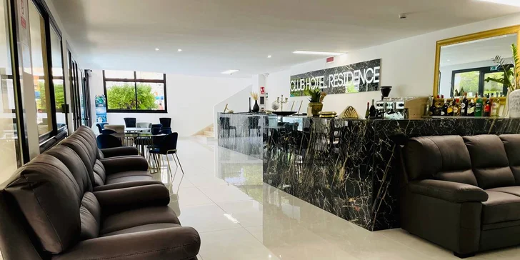 Dovolená s plnou penzí u italského Rimini: hotel 100 m od moře, bazén