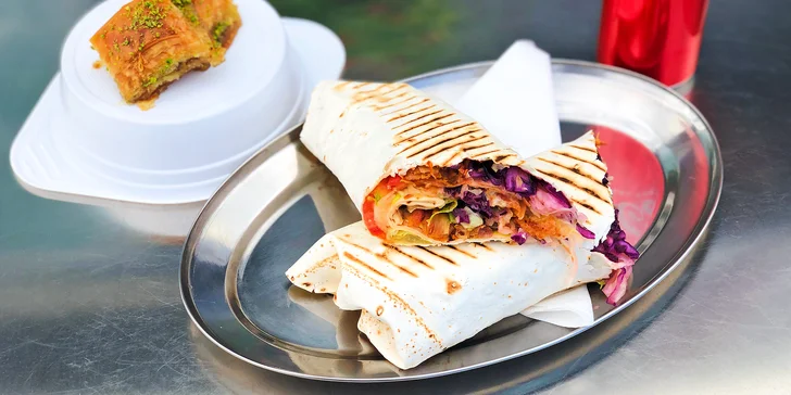 Pravý turecký kebap a köfte i s baklavou či nápojem z rodinného podniku přímo u Divoké Šárky