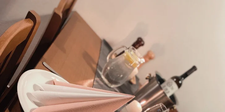 Pobyt na Sázavě s polopenzí: apartmán pro 2 osoby, polopenze a vstupenky do sklářského centra