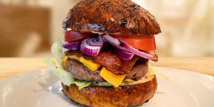 Kurz vaření Burger & Maso: vepřové špalíky, hovězí burger a kuře na červeném víně