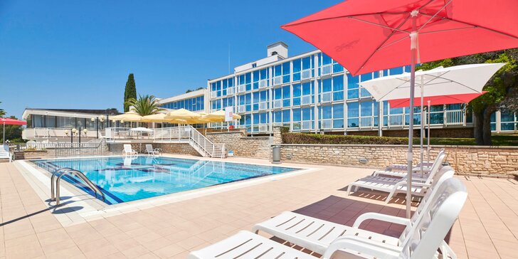 Chorvatská Istrie: 3* hotel v Poreči s all inclusive, 50 metrů na pláž, bazén i sport, first minute slevy