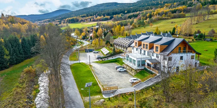 Moderní apartmány pod Śnieżnikiem: wellness, snídaně a zázemí pro rodiny s dětmi