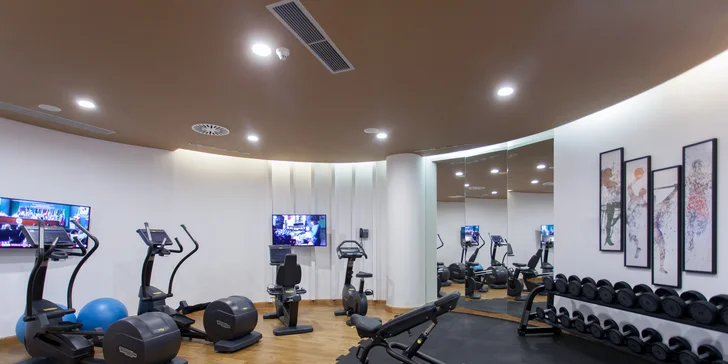 Luxusní hotel sítě Marriott v Sopotech: snídaně či polopenze, wellness, výhled na moře