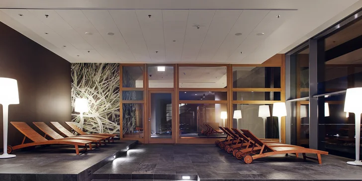 Luxusní hotel sítě Marriott v Sopotech: snídaně či polopenze, wellness, výhled na moře