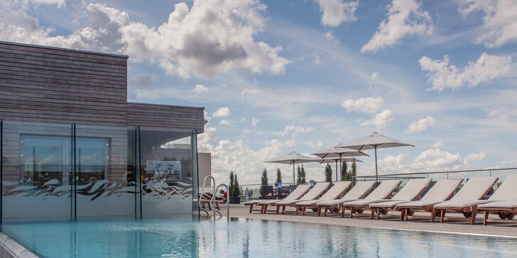 Luxusní hotel sítě Marriott v Sopotech: snídaně či polopenze, wellness, výhled na moře