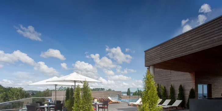 Luxusní hotel sítě Marriott v Sopotech: snídaně či polopenze, wellness, výhled na moře