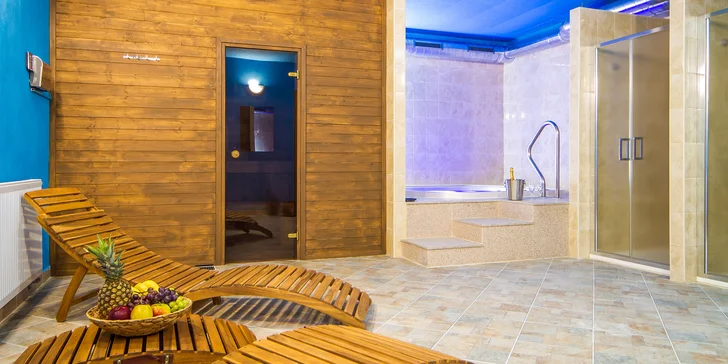Tříchodová večeře a privátní sauna nebo venkovní horká vana pro 2 osoby