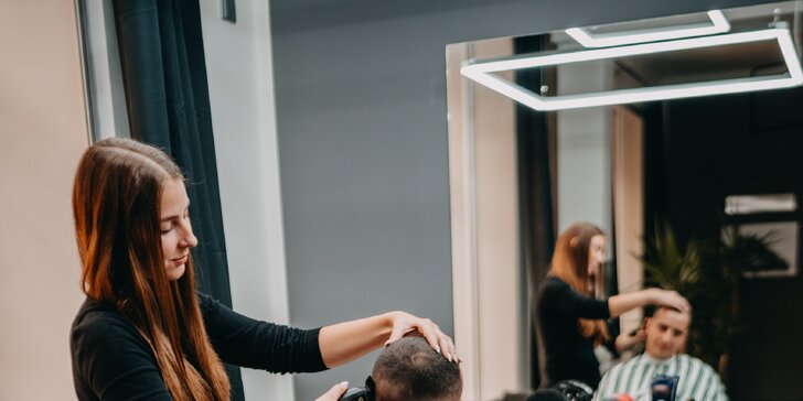 Barber střih vlasů v centru Hradce Králové: fade nebo skin fade
