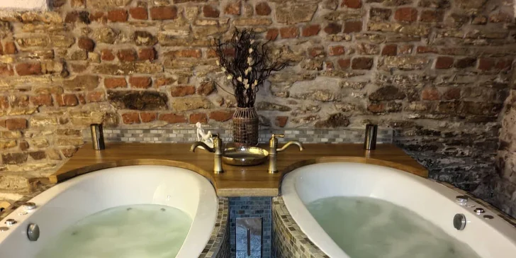 Královský relax podle výběru: masáž, peeling se zábalem nebo wellness