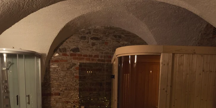 Královský relax podle výběru: masáž, peeling se zábalem nebo wellness