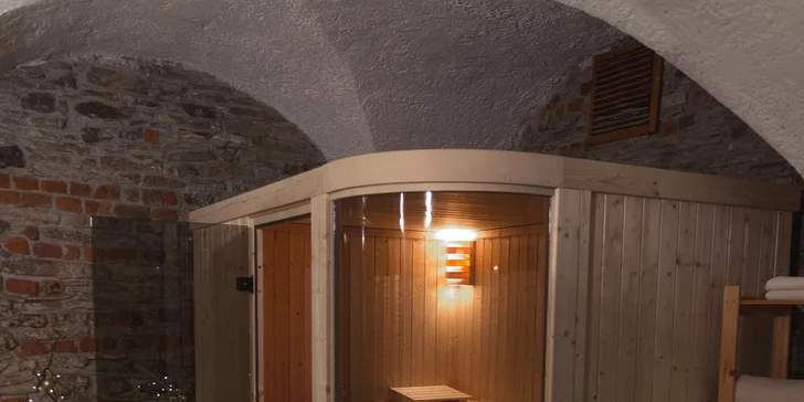 Královský relax podle výběru: masáž, peeling se zábalem nebo wellness