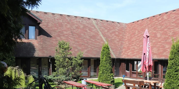 Hotel v Českém středohoří se snídaněmi či polopenzí a saunou