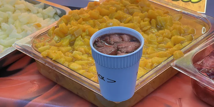 Horký punč pro 1 osobu na Masarykově náměstí s alkoholem dle výběru: Aperol, griotka nebo třeba slivovice