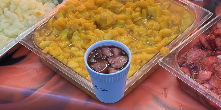 Horký punč pro 1 osobu na Masarykově náměstí s alkoholem dle výběru: Aperol, griotka nebo třeba slivovice